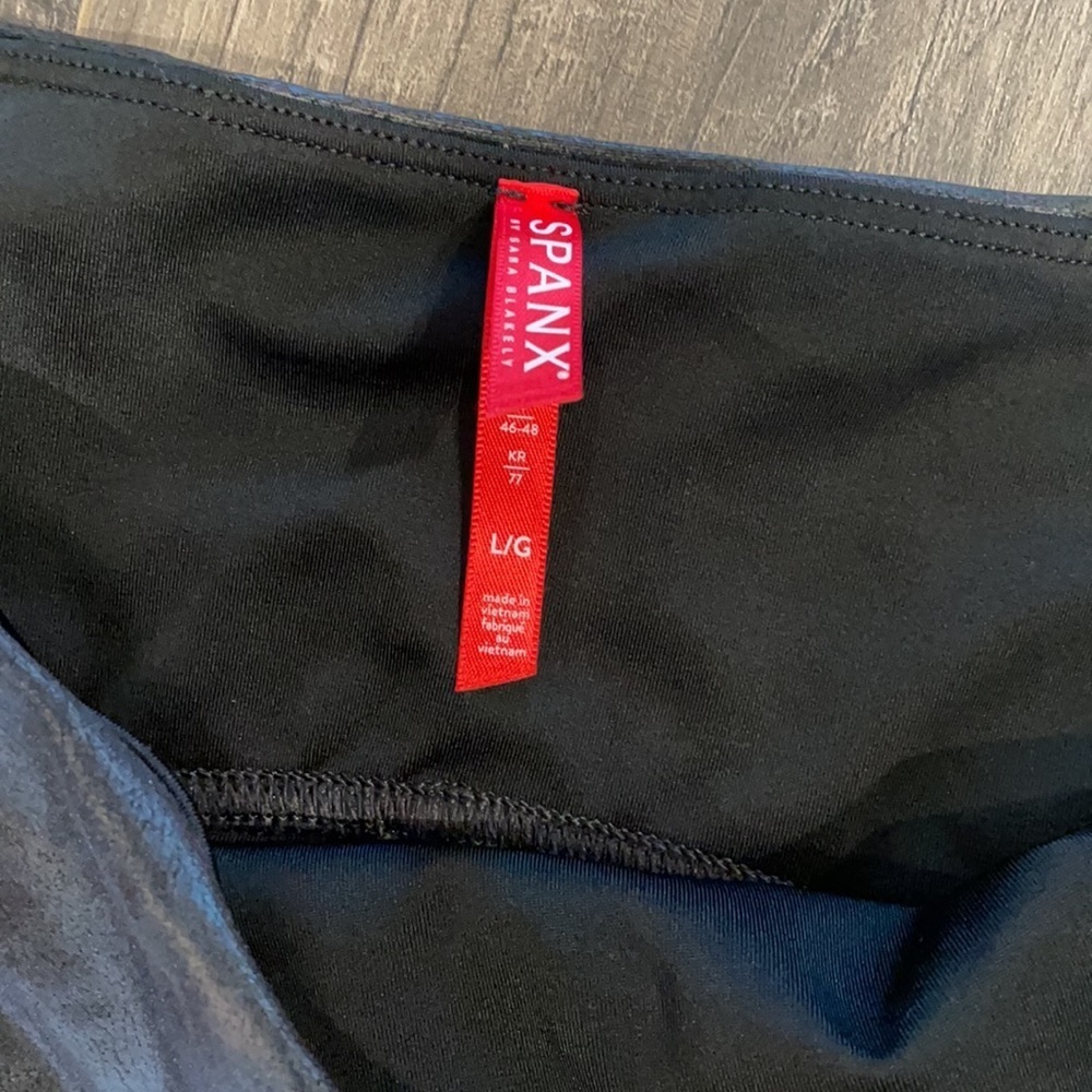 Spanx Faux Leather Leggings size large - Picture 2 of 2
